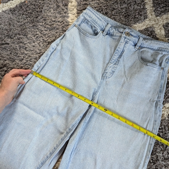 Style & Co High Rise Straight Leg Mom 90s Jean Light Wash Denim Size 10 - Picture 6 of 11